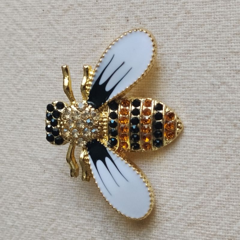 Broche Abeille Reine Dorée sur tissu